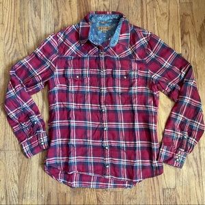 Women’s 100% cotton XS plaid shirt with snap closure and adjustable sleeves